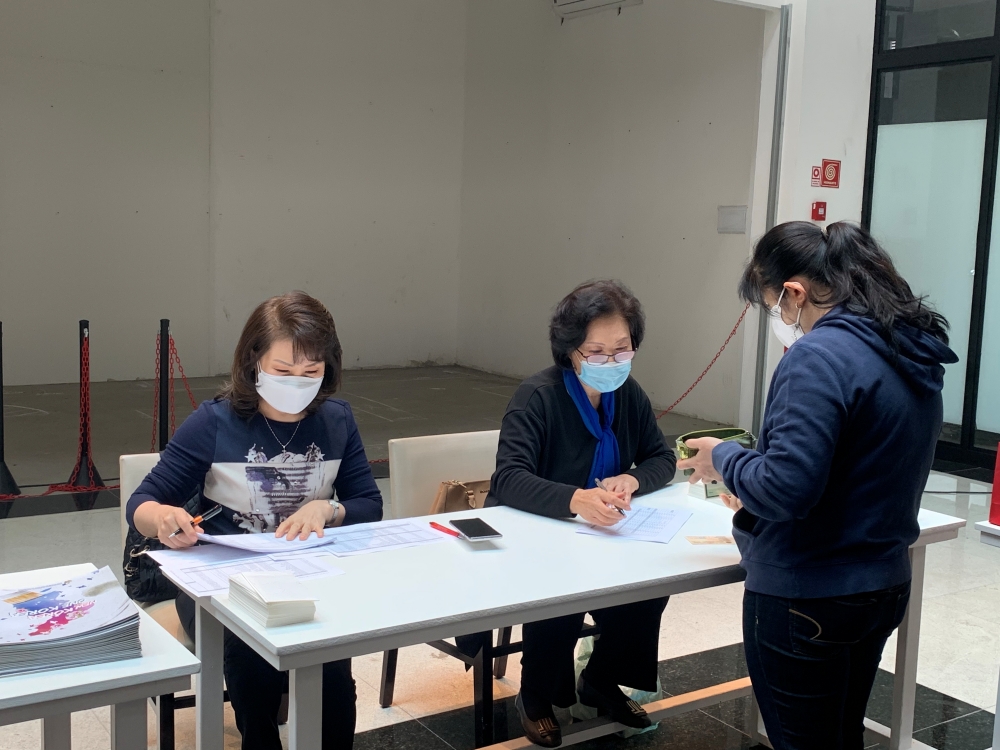 210508 어머니날맞이 사랑과 감사의 상품권 증정3.jpg